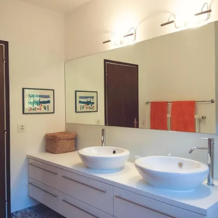 Сasa de vacaciones Casa Nespole, Familiennest Mit Seesicht